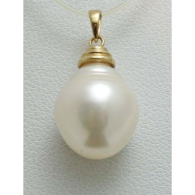 Circle Cultured Pearl in 9ct Gold Pendant Setting