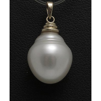 Circle Cultured Pearl in 9ct Gold Pendant Setting