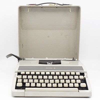 Royal 200 Portable Typewriter