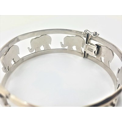 14ct White Gold Lined Bangle with Elephant Motif