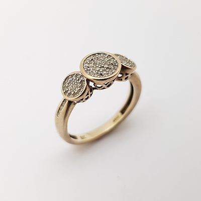 9ct Yellow Gold and Diamond Ring made by Michael Hill Jewellery