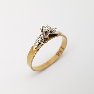 9ct Yellow Gold and Diamond Ring