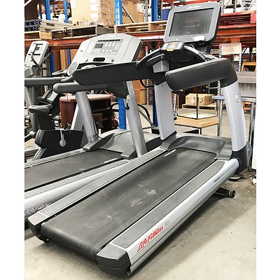 Life Fitness 95T Treadmill with FlexDeck Shock Absorption System  - RRP Over $5,000