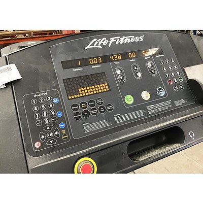 Life Fitness CLST Treadmill with FlexDeck Shock Absorption System  - RRP Over $5,000