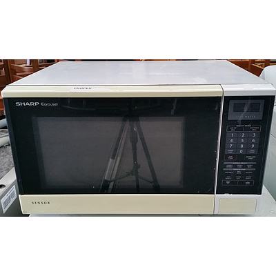 Sharp Carousel Sensor 1100 Watt Microwave Oven