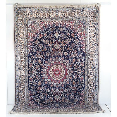 Persian Isfahan Hand Knotted Wool Pile Rug