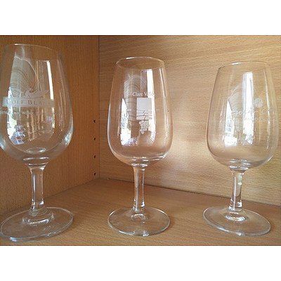 Assorted wine/champagne glasses (QTY: 10)
