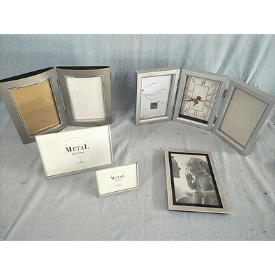 Photo Frames And Clock (Qty: 5)