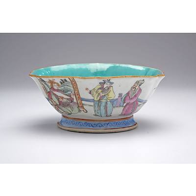 Chinese Famille Rose Lobed Bowl with Turquoise Interior, Tongzhi Seal Mark, Late 19th Century