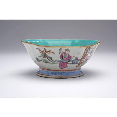 Chinese Famille Rose Lobed Bowl with Turquoise Interior, Tongzhi Seal Mark, Late 19th Century