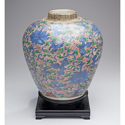 Chinese Late Ming Wucai Large Jar Decorated with Lotus in Underglaze Blue, Late 16th/17th Century