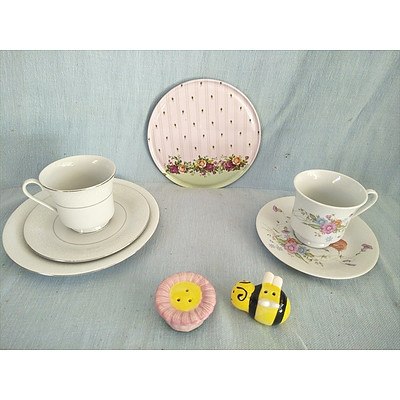 Tea cup & saucer sets and accessories