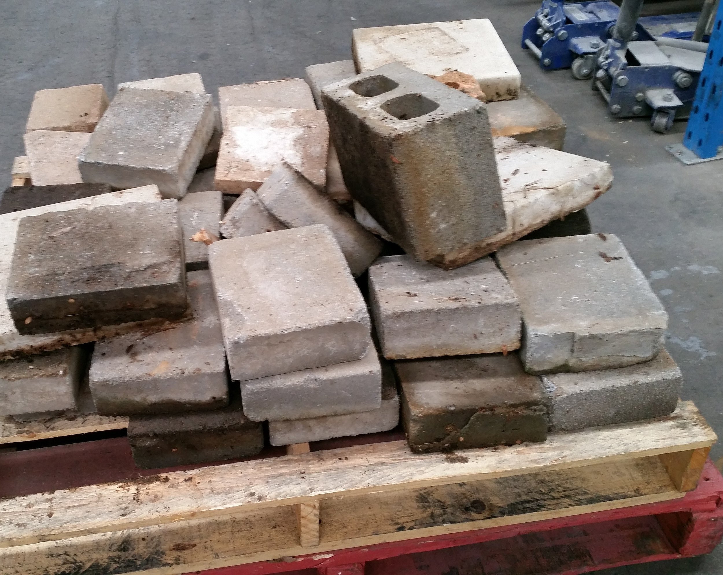 Pallet Lot Approx 40 Concrete Blocks - Lot 1044604 | ALLBIDS