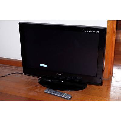 TEAC 65cm HD LCD TV DVD Combo and Remote Model LCDV2655HD