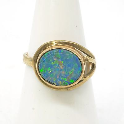 9ct Yellow Gold Ladies Ring with Oval Opal Doublet