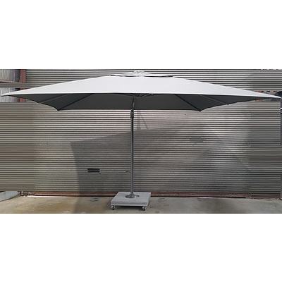 Shelta 320cm Outdoor Market Cantilever Umbrella With Mobile Base