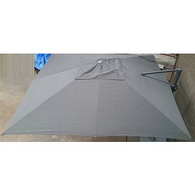 Shelta 320cm Outdoor Market Cantilever Umbrella With Mobile Base