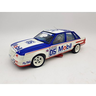 Classic Carlectables 1986 Holden Commodore VK Peter Brock 1:18 Scale Model Cars