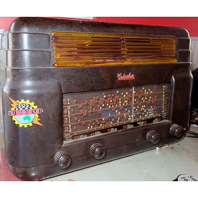 Vintage Kriesler Bakelite Cased Radio