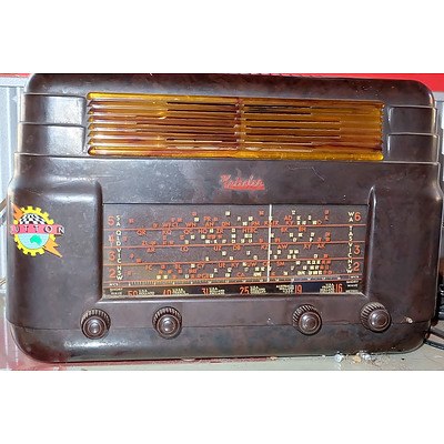 Vintage Kriesler Bakelite Cased Radio