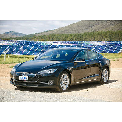 LIVE AUCTION ITEM - Weekend Accommodation at Malua Bay for 4 People - with a Tesla Model S to Drive