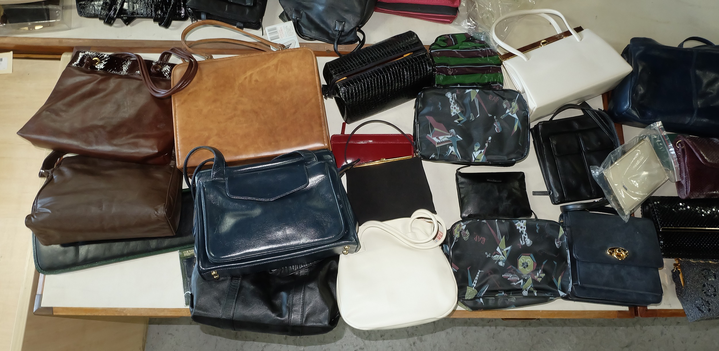 Very Large Group of Ladies Handbags - Lot 1061309 | ALLBIDS