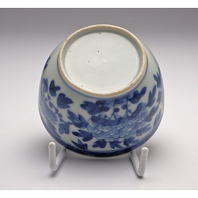 Chinese Blue and White Peony Pattern Tea Bowl and Cover, Late Qing