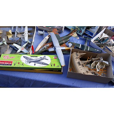 Bulk assortment of model planes & boats