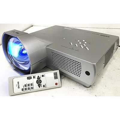 Sanyo Pro Wide PLC-WXL46 WXGA 3LCD Projector