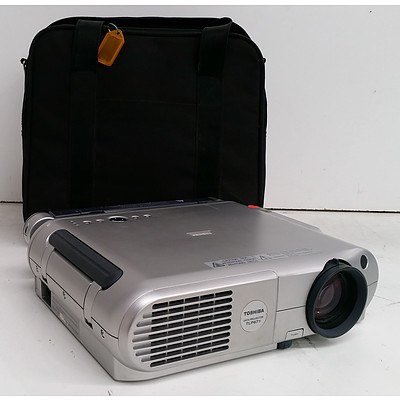 Toshiba (TLP671) XGA 3LCD Projector