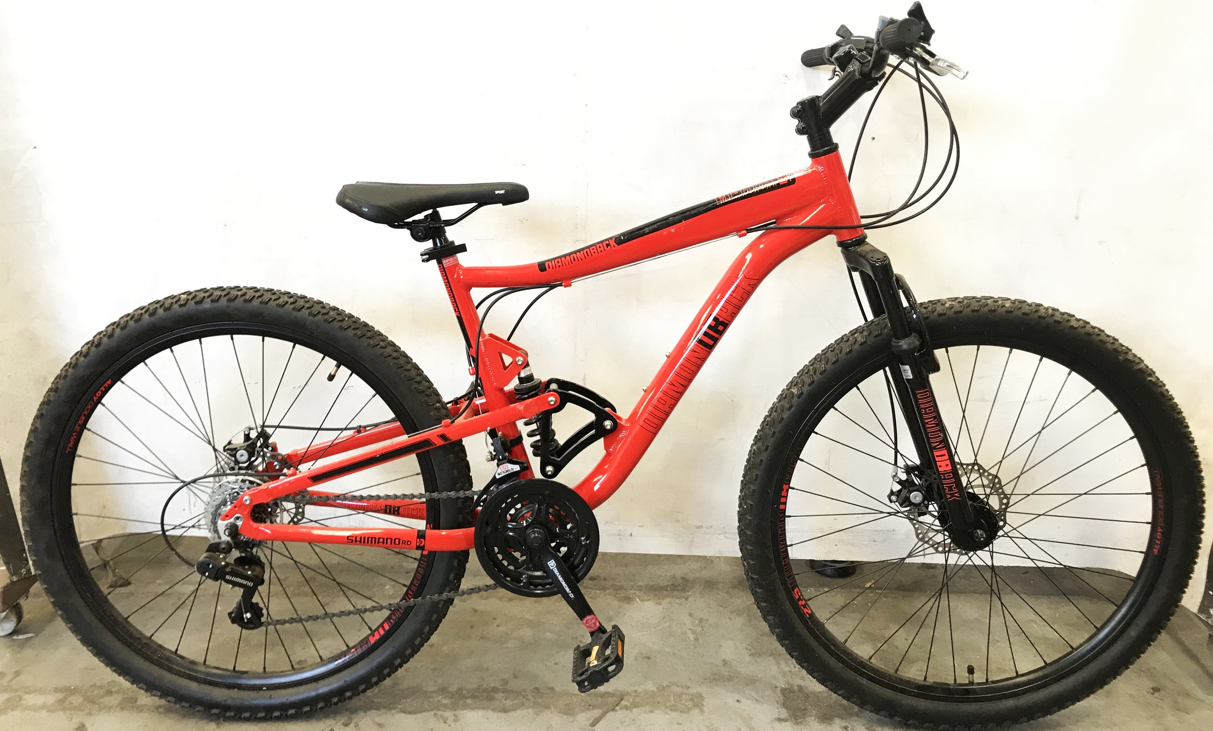 diamondback mountain bike red