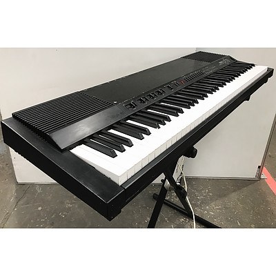 Yamaha Pf70 Electronic Keyboard with Stand