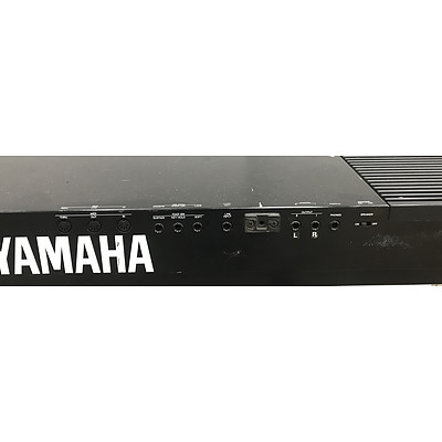 Yamaha Pf70 Electronic Keyboard with Stand