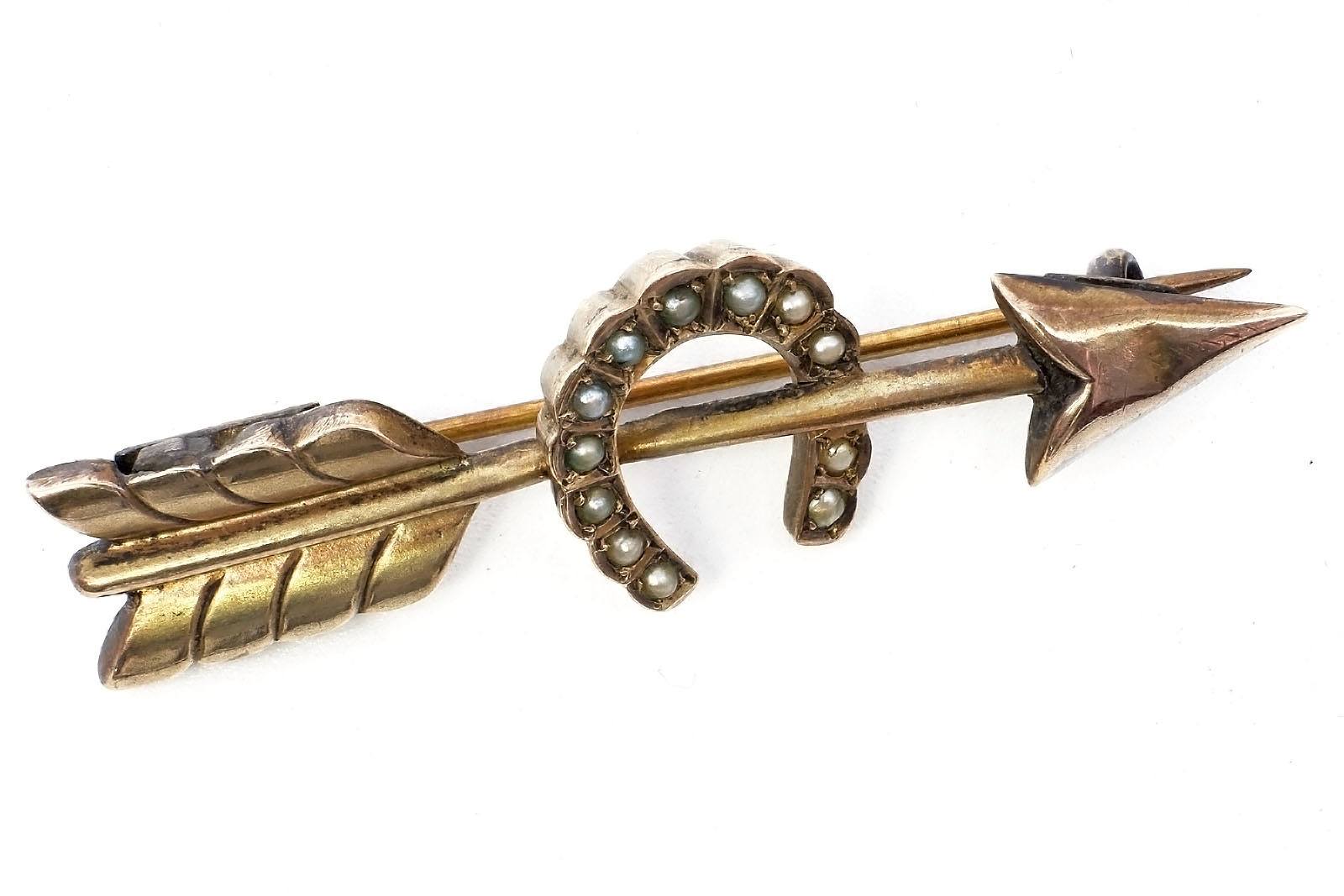 'Antique 9ct Yellow Gold Brooch with Arrow and Horse Shoe with Ten Half Seed Pearls, 3.8g'