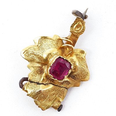 Antique Australian 15ct Yellow Gold Small Grape Leaf Brooch with Garnet Topped Doublet at Centre