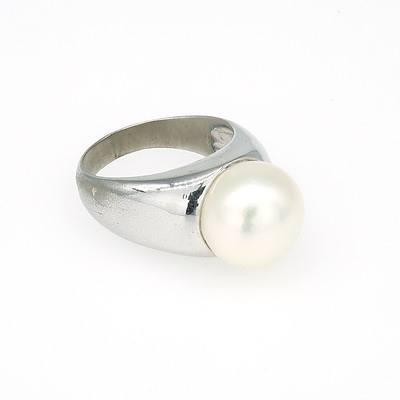 Sterling Silver Ring with a Fresh Water Pearl