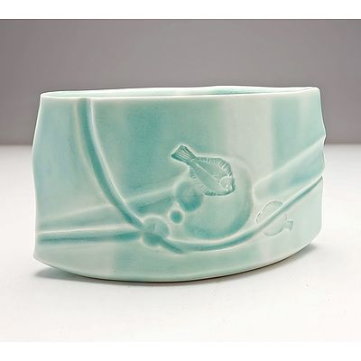 Hiroe Swen (1934-) Celadon Glazed Ceramic Vase with Impressed Fish