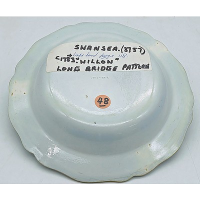 Early English Willow Long Bridge Pattern Porcelain Bowl with Scalloped Edge by Swansea, Late 18th Century