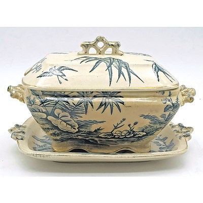 Victorian Tureen and Underplate in Oriental Pattern with Gold Detailing on Rim, Late 19th Century