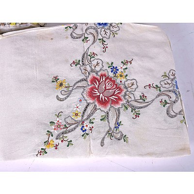 A Quantity of Vintage Linen, Embroidery, and Lace,