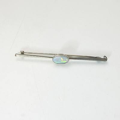 18ct White Gold Brooch with Oval White Opal