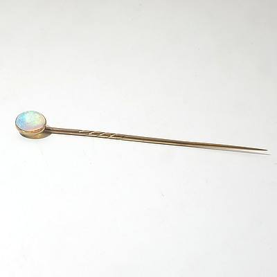 9ct Yellow Gold Pin with White Opal