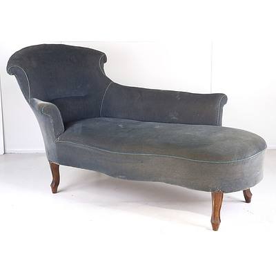 Antique Continental Spoon Back Chaise Lounge