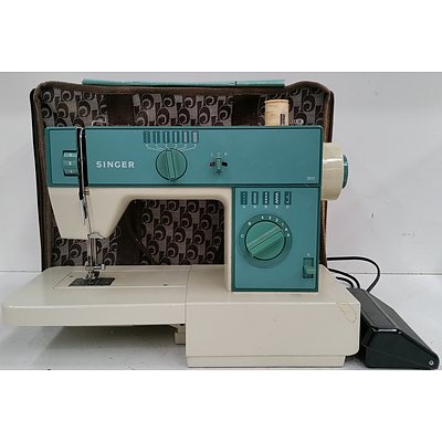 Vintage Singer 3012 Sewing Machine