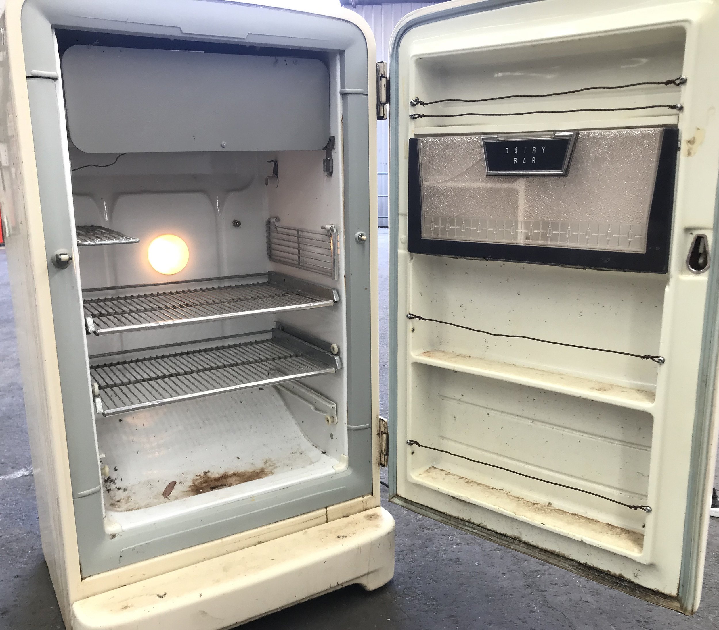 Vintage Shelvador Crosley Refrigerator - Lot 1064207 | ALLBIDS