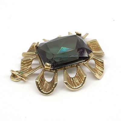 14ct Yellow Gold Pendant with Emerald Cut Green Paste