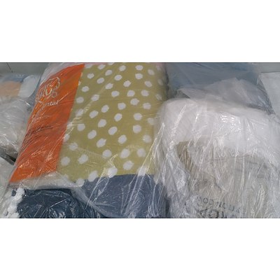 Selection of Doona Covers and Throw Rugs - Lot of 20