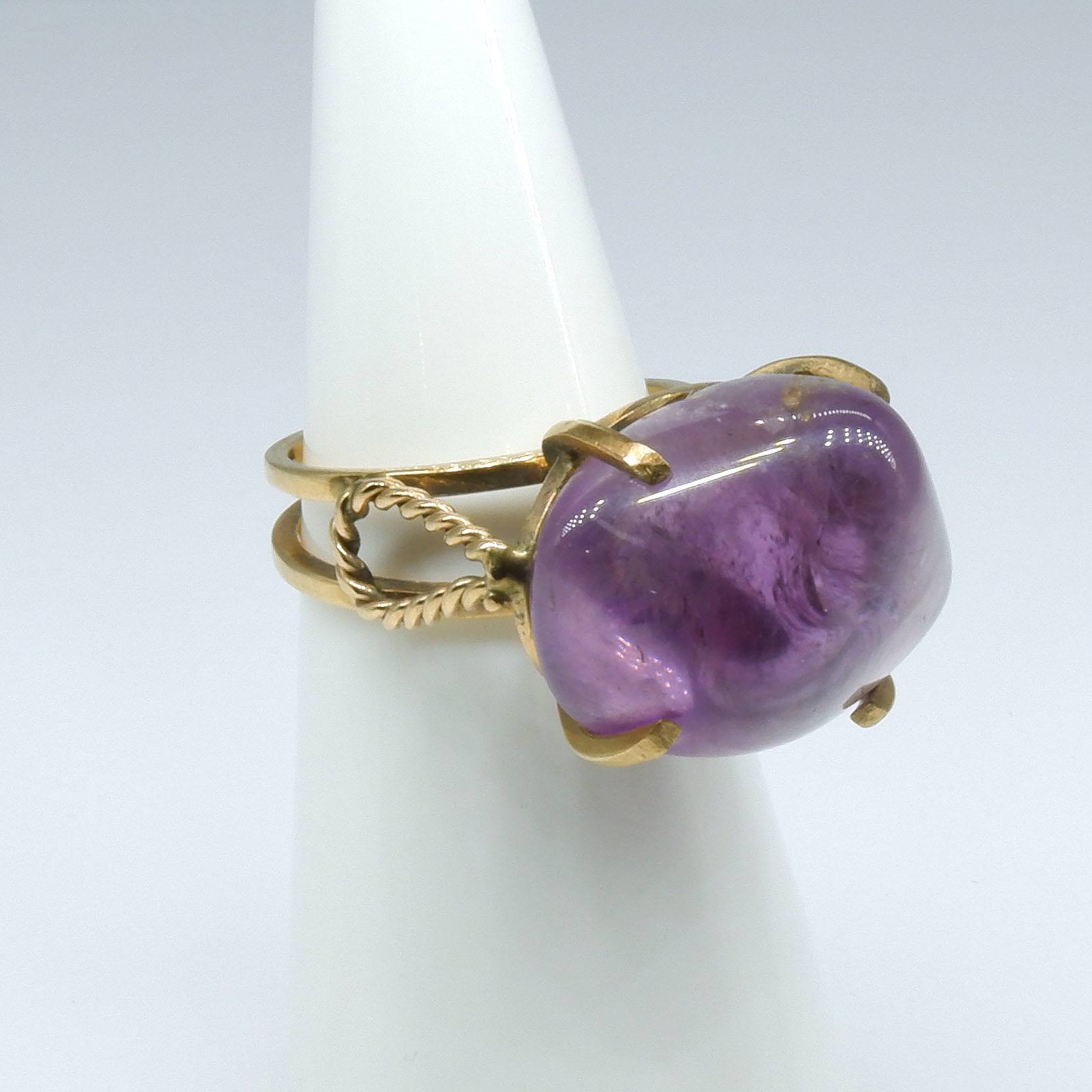 '9ct Yellow Gold and Freeform Amethyst Ring in Four Claws'