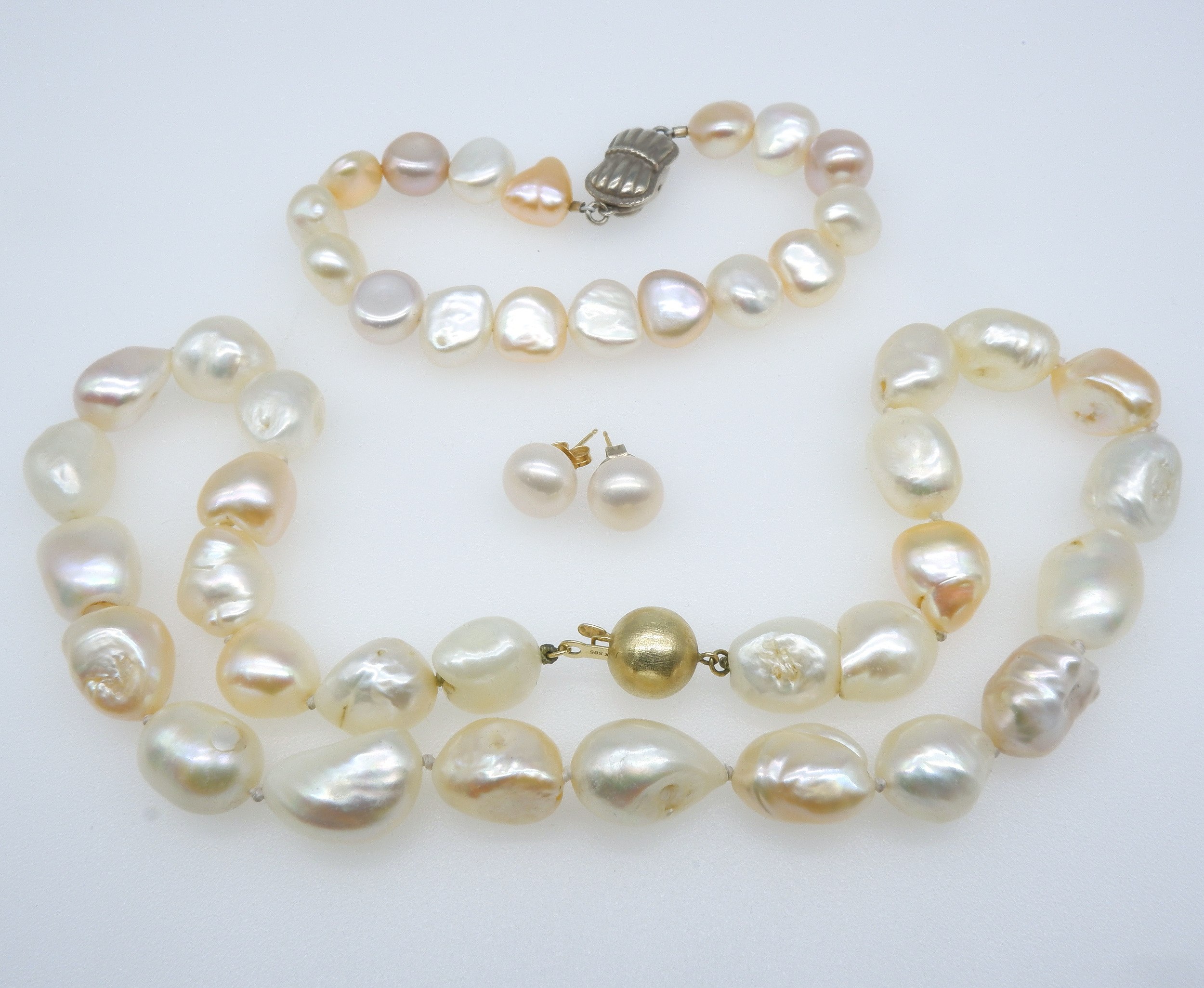 'Strand of Fresh Water Pearls with Matching Bracelet and Earrings'