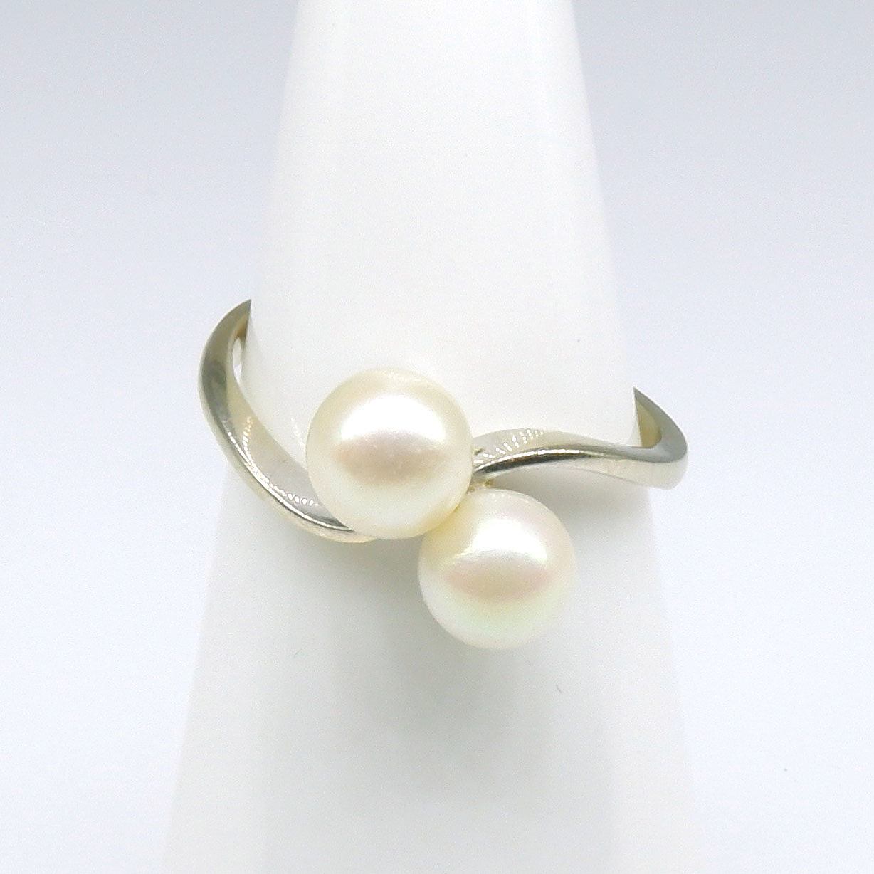 '18ct White Gold and Cultured Pearl Ring'